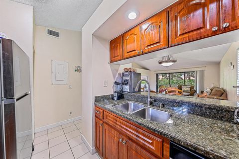 Townhouse in Palm Beach Gardens FL 114 Club Drive Dr 8.jpg