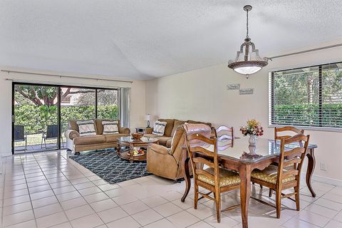 Townhouse in Palm Beach Gardens FL 114 Club Drive Dr 1.jpg