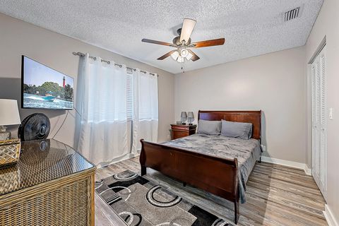 Townhouse in Palm Beach Gardens FL 114 Club Drive Dr 14.jpg