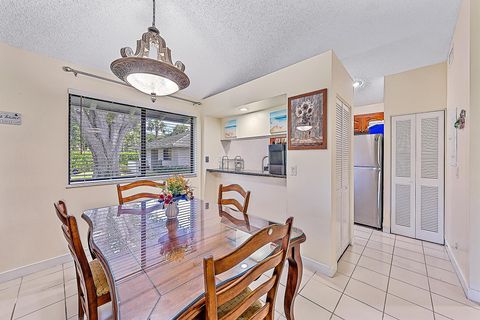 Townhouse in Palm Beach Gardens FL 114 Club Drive Dr 10.jpg