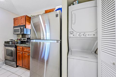 Townhouse in Palm Beach Gardens FL 114 Club Drive Dr 16.jpg