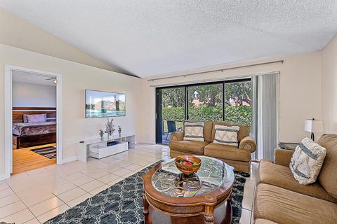 Townhouse in Palm Beach Gardens FL 114 Club Drive Dr 2.jpg