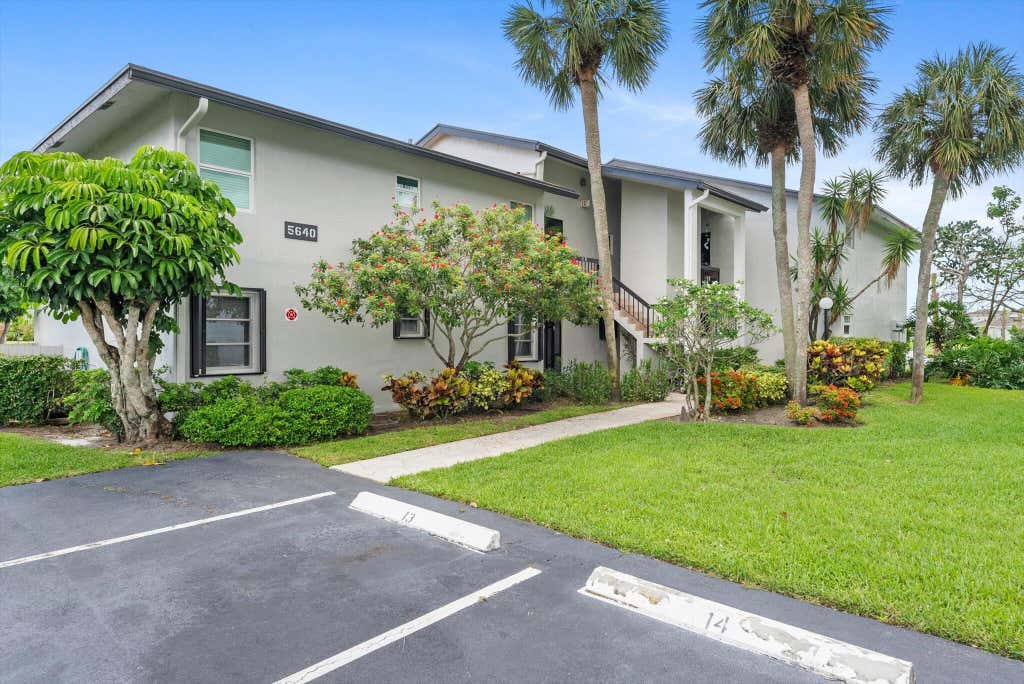 Photo of 5640 Spindle Palm Court #C, Delray Beach, FL 33484 (MLS # R11004147)