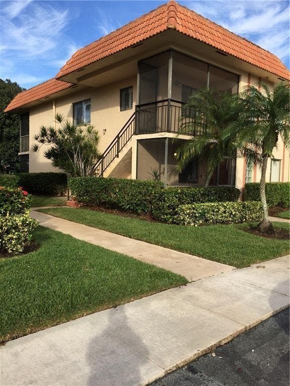 Photo of 331 Lakeview Drive #201, Weston, FL 33326 (MLS # B26043361)