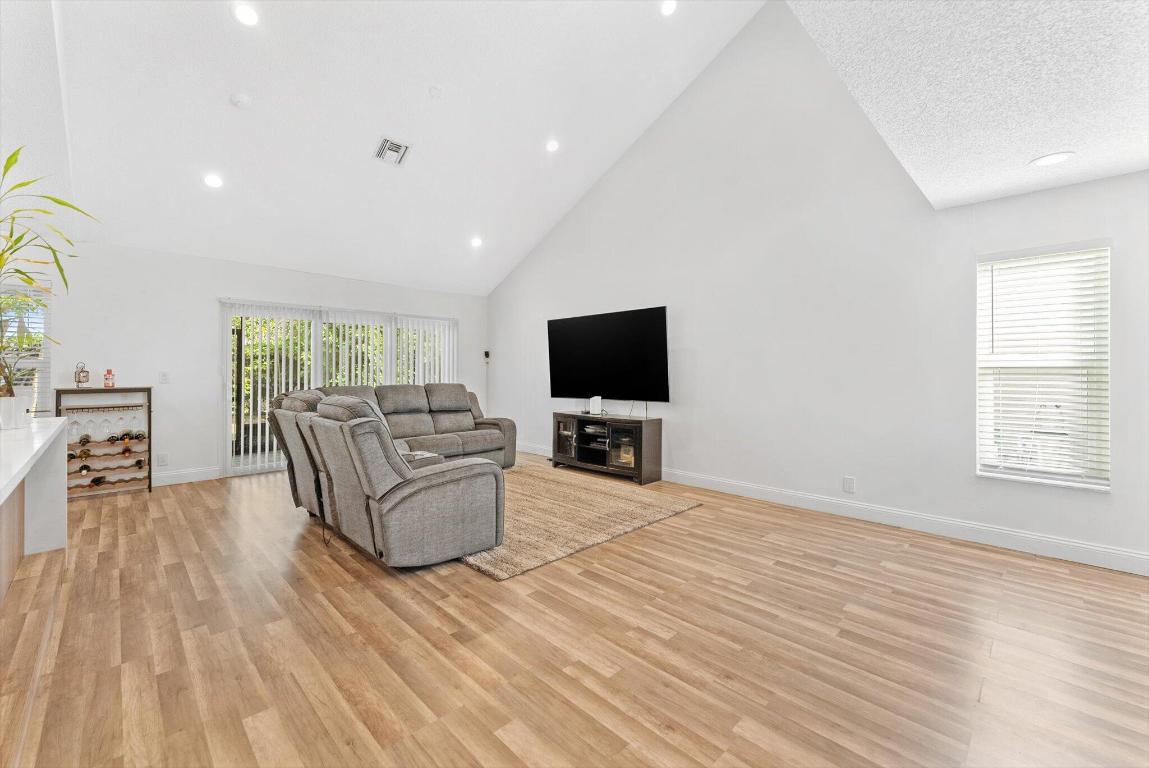 WINSTON PARK - Residential