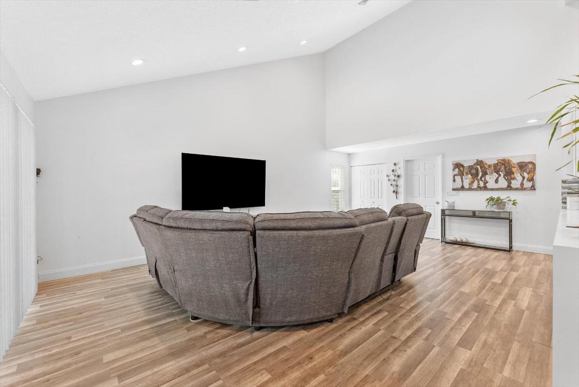 WINSTON PARK - Residential