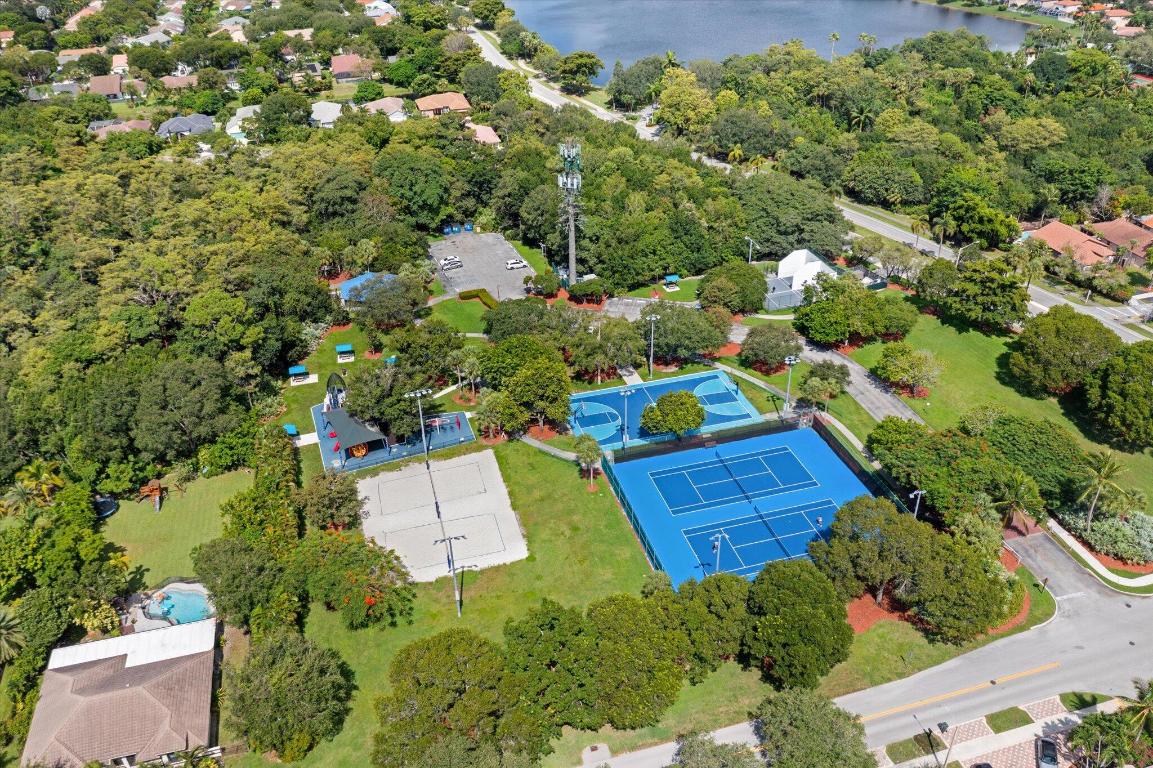 WINSTON PARK - Residential