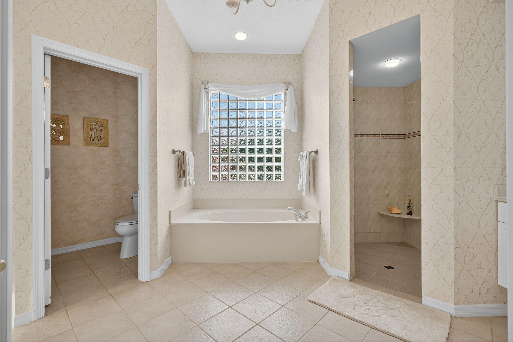 LOST LAKE AT HOBE SOUND - Residential