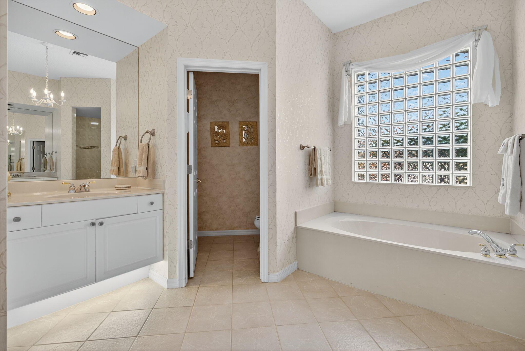 LOST LAKE AT HOBE SOUND - Residential