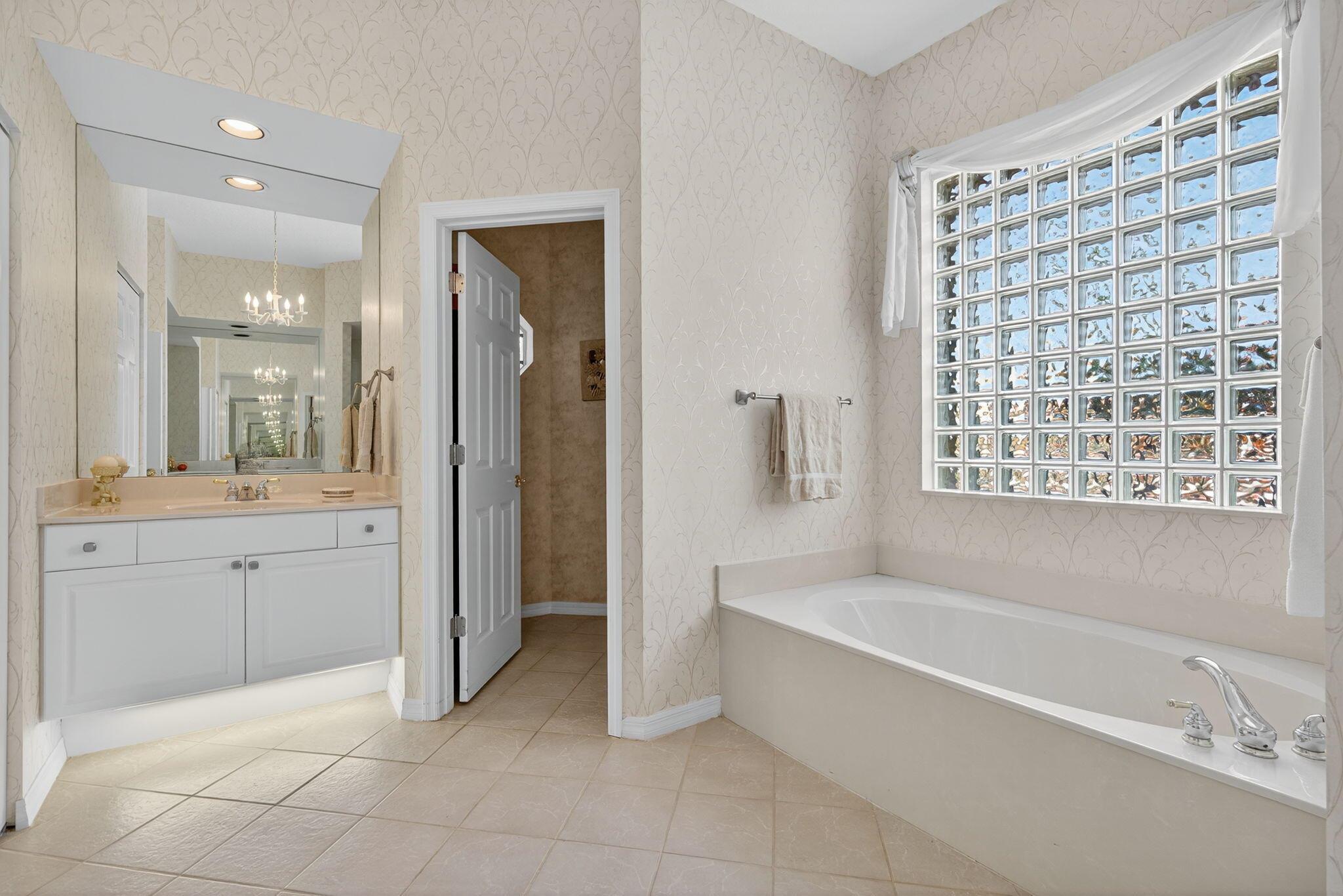 LOST LAKE AT HOBE SOUND - Residential