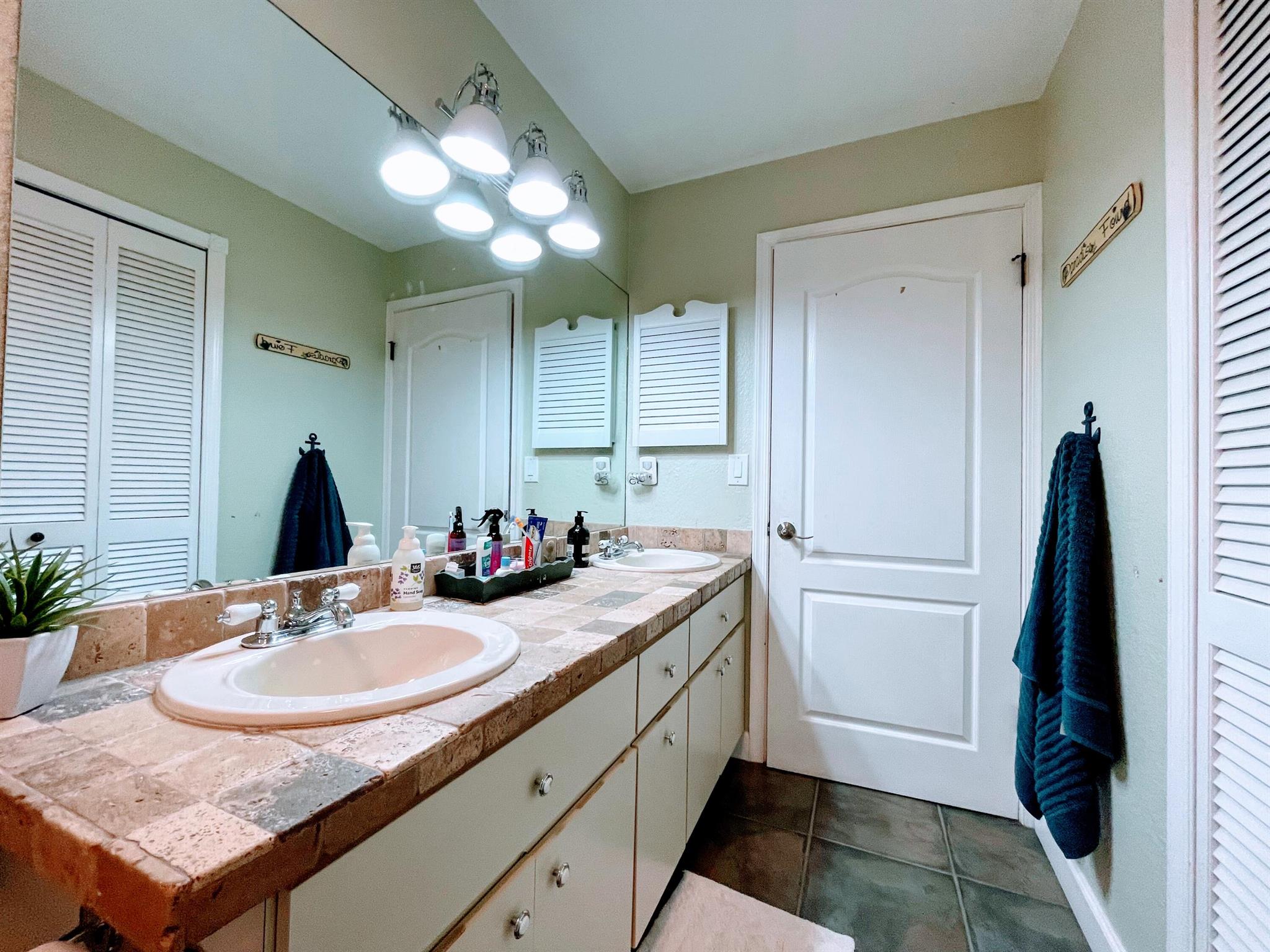 JACARANDA LAKES SEC 12 - Residential Lease