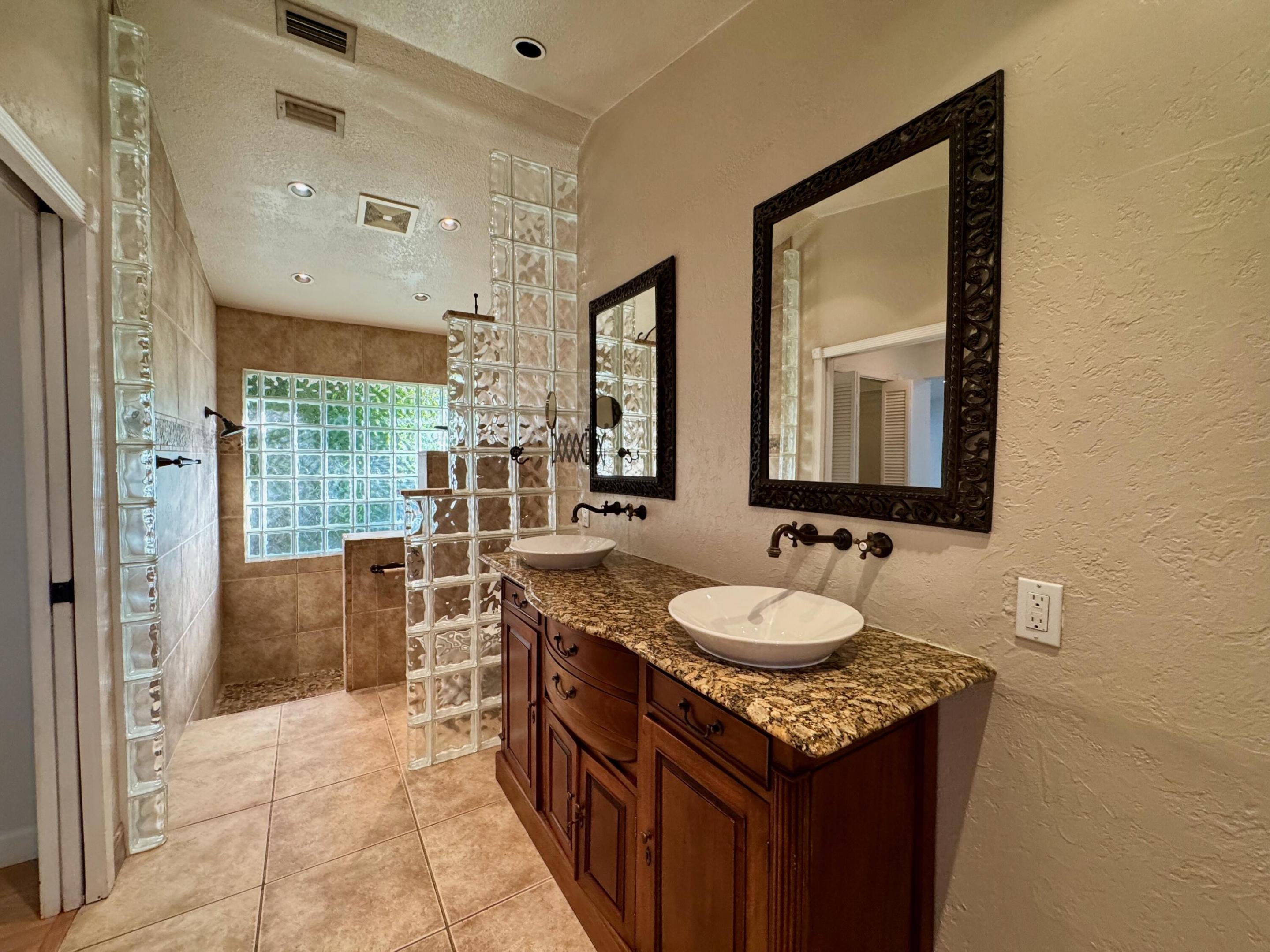 JACARANDA LAKES SEC 12 - Residential Lease