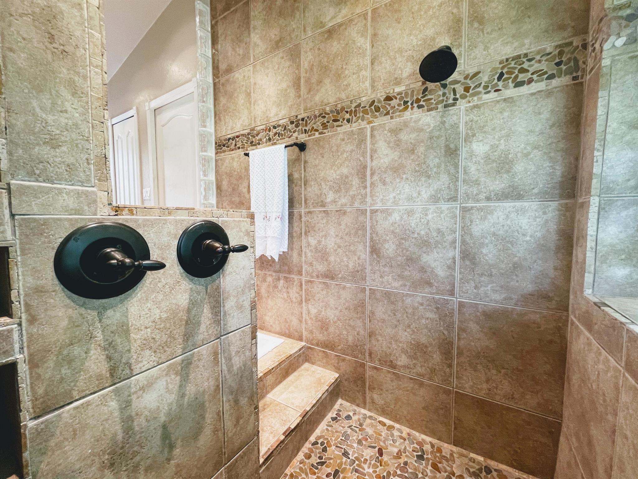 JACARANDA LAKES SEC 12 - Residential Lease