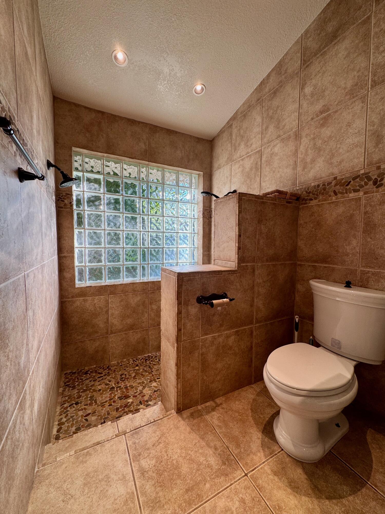 JACARANDA LAKES SEC 12 - Residential Lease