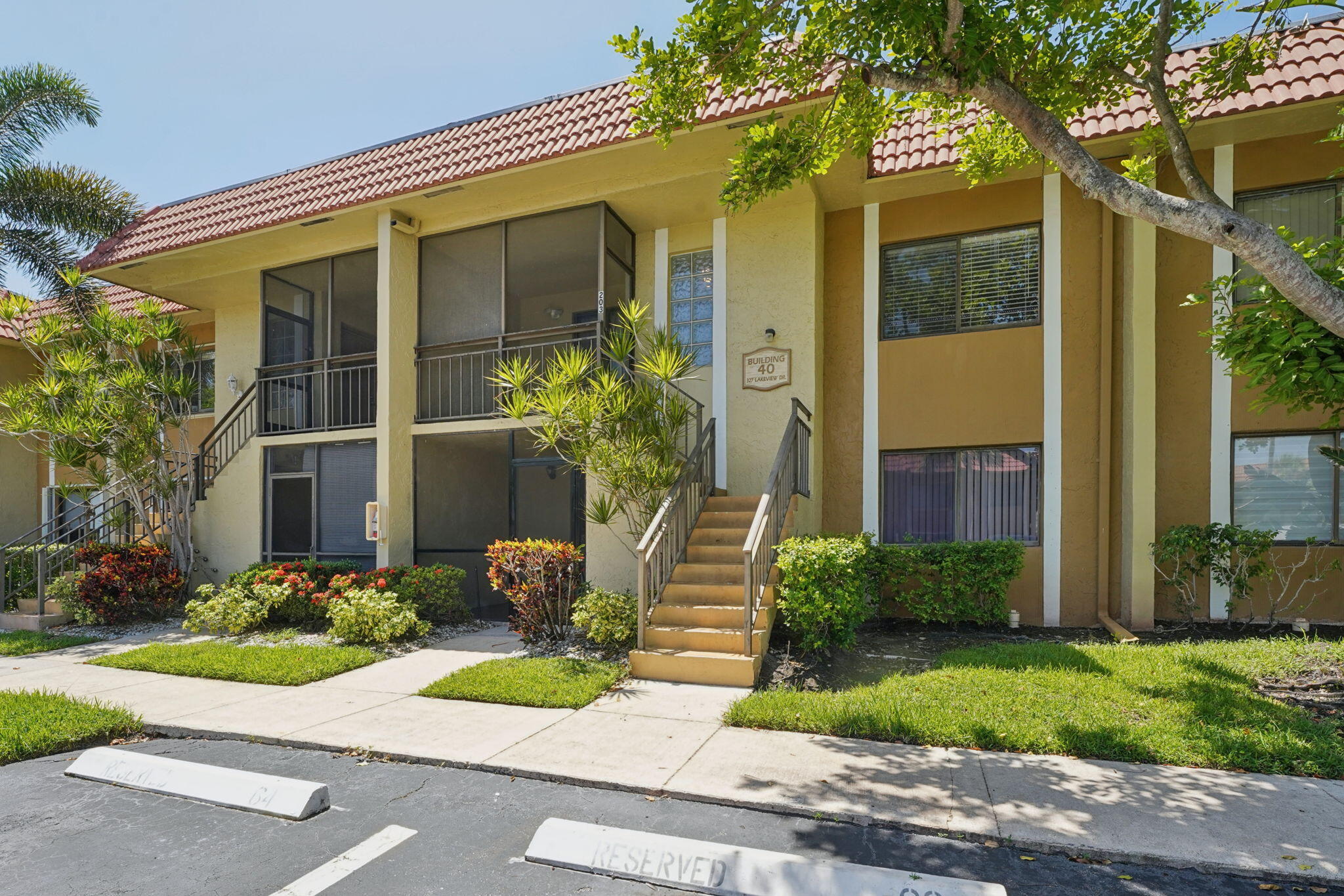 327 LAKEVIEW Drive 203