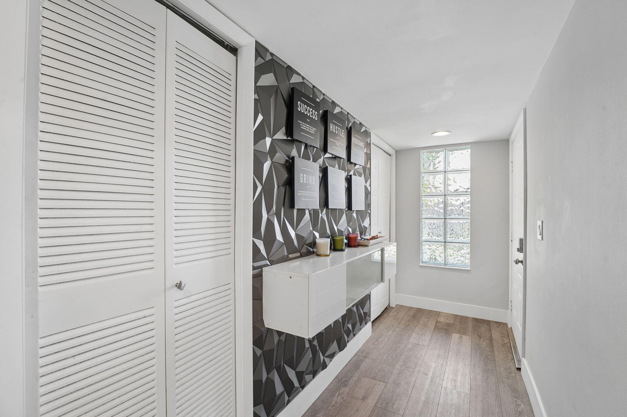 327 LAKEVIEW Drive 203