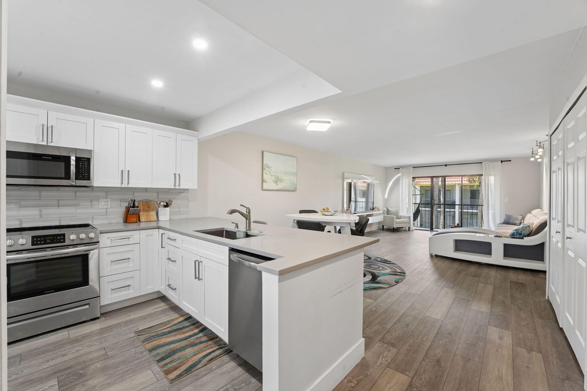327 LAKEVIEW Drive 203