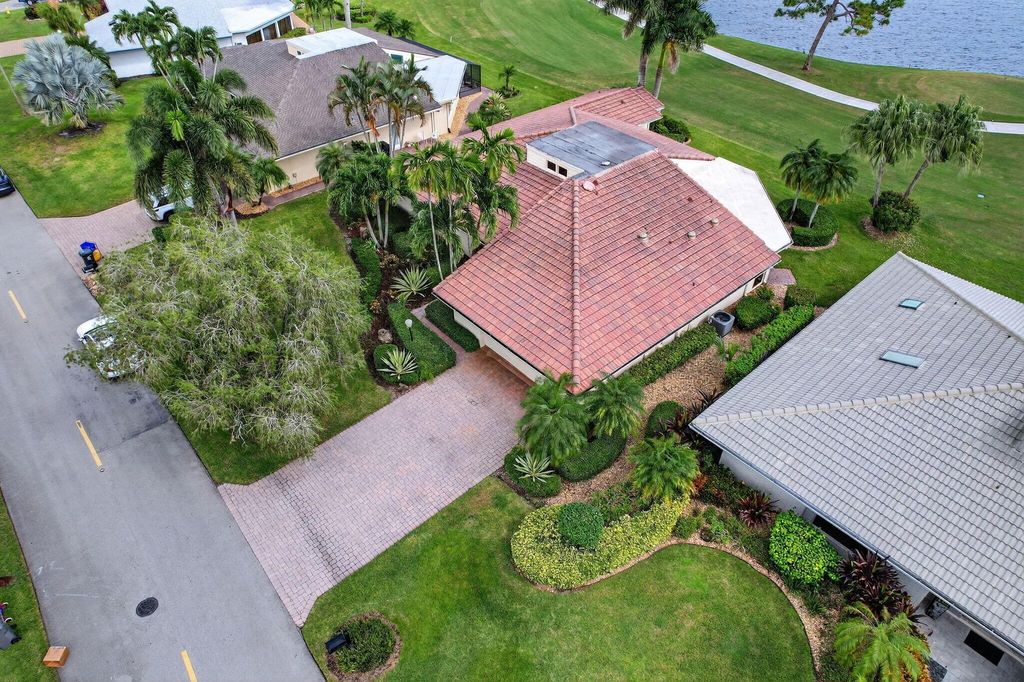 Photo of 13872 Greensview Drive, Palm Beach Gardens, FL 33418 (MLS # R11135440)