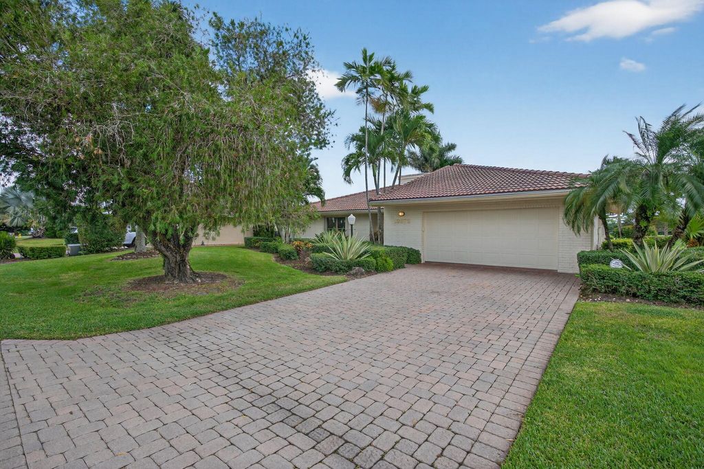 Photo of 13872 Greensview Drive, Palm Beach Gardens, FL 33418 (MLS # R11135440)