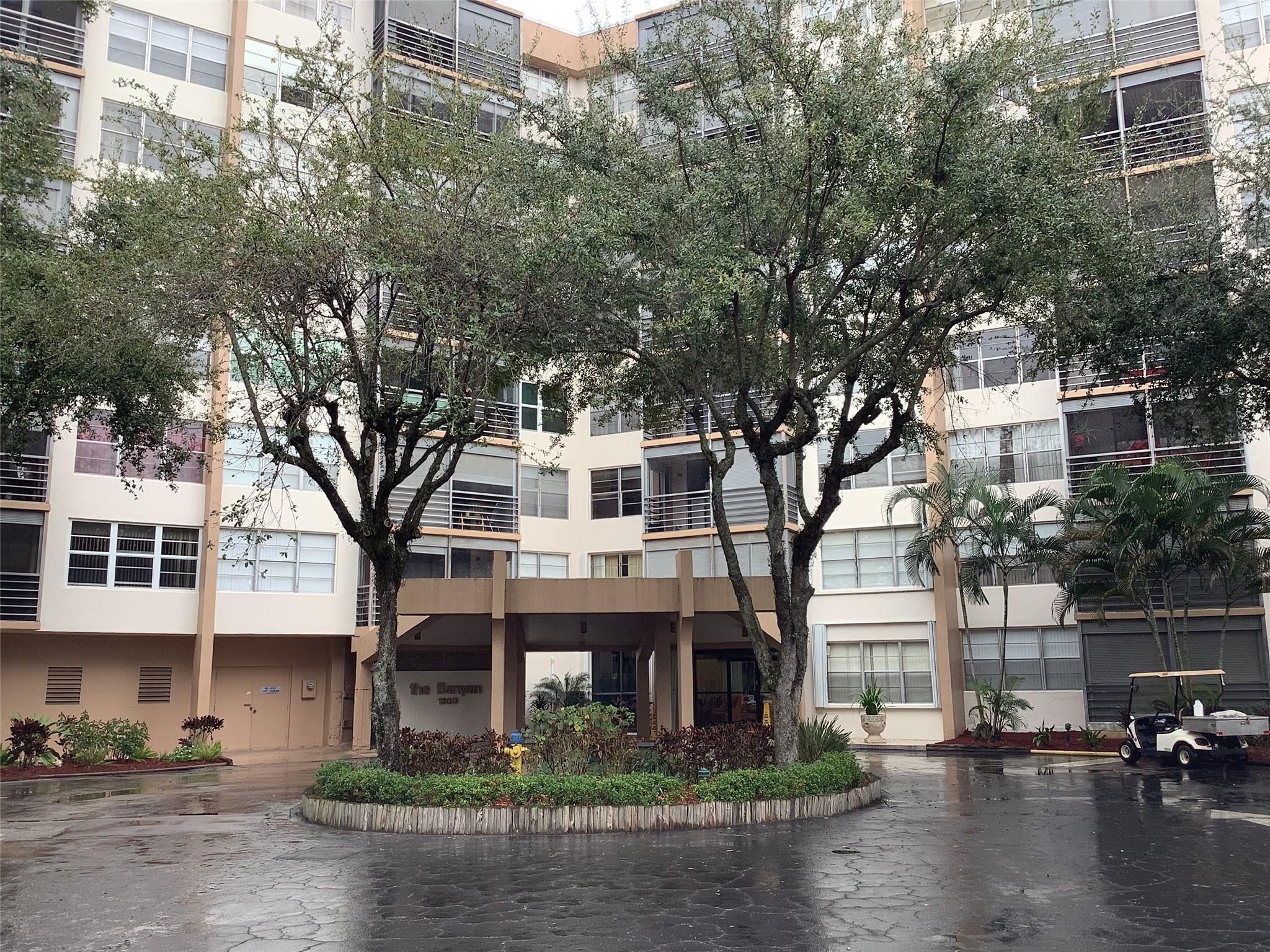 Impecable and beautiful 1/1 1/2 bath condo, penthouse unit in great condition, laminate floors all over, fantastic view, fenced balcony has roll down shutters. Community is very well kept, nice landscaping, club house across from building, tennis courts, swimming pool, pool table, social room, its an enjoyable place; Park place is an adult community, at least one occupant is 55+, no children under age of 19 are permitted to live here, applicants must have an income of 5 times the current maintenance fee and a minimum credit score of 700. No more than 3 people allowed in this unit. NO Pets excluding birds, fish and the like. Furniture negotiable.