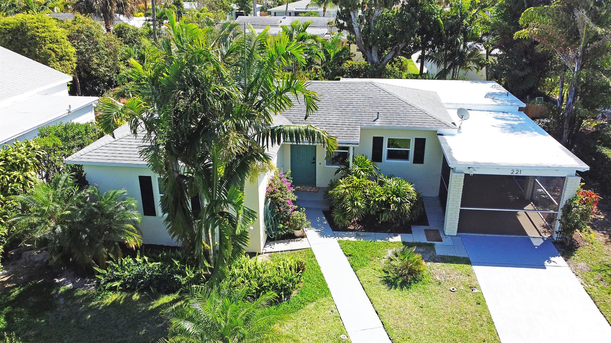 Amazing full renovated Single Family House, 3 bedrooms, 2 bathrooms, screen porche up front, impact windows, open kitchen, new stain steel appliances fully furnished.Just bring your own stuff and enjoy the most spectacular sunrise from the backyard whit sprinkles everywhere making the garden a relaxing place to be . No HOA, quiet and nice neighborhood, 10 minutes away from the beach, Golf course near by, Restaurants, galleries. Dont miss this opportunity to enjoy Florida at this nice house to call Home.