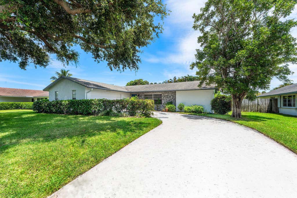 Photo of 11592 Ficus Street, Palm Beach Gardens, FL 33410 (MLS # B26064578)