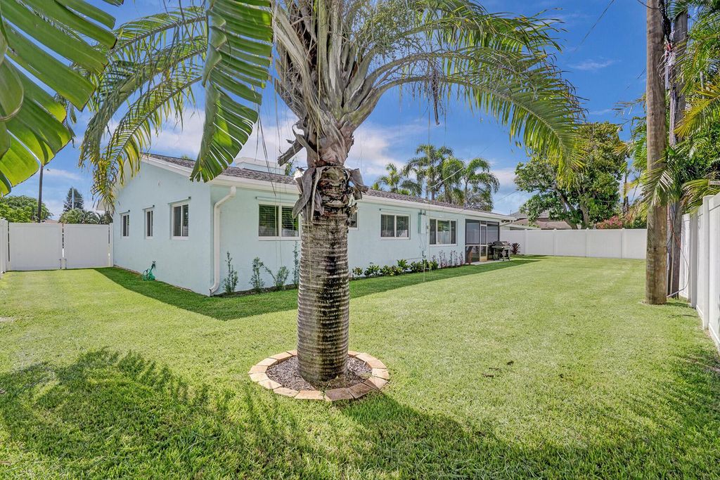 Photo of 640 Ibis Drive, Delray Beach, FL 33444 (MLS # R10903500)