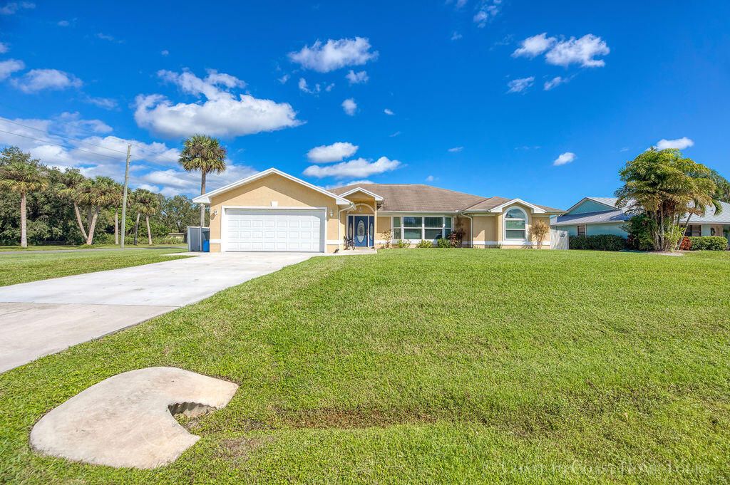Photo of 1302 Ibis Avenue, Fort Pierce, FL 34982 (MLS # R10837194)