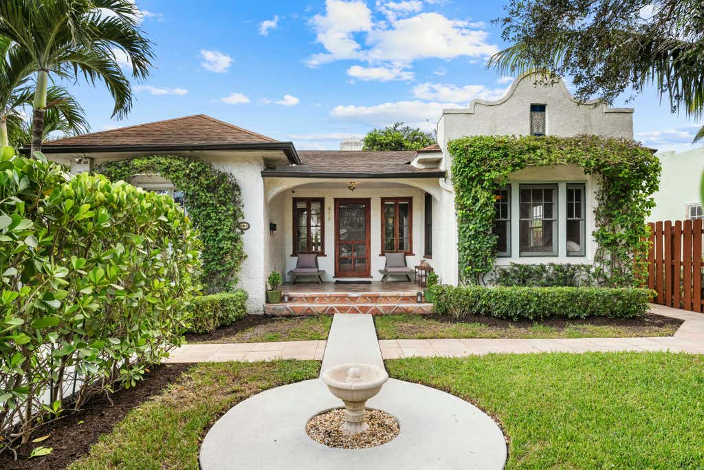 Photo of 416 WESTWOOD Road, West Palm Beach, FL 33401 (MLS # B26068815)