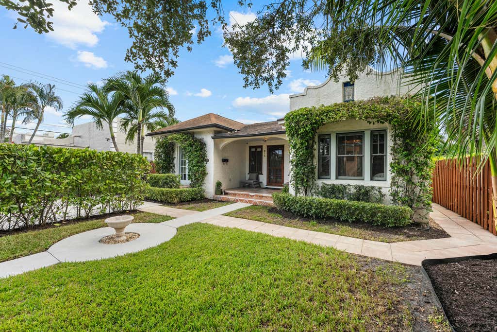Photo of 416 WESTWOOD Road, West Palm Beach, FL 33401 (MLS # B26068815)