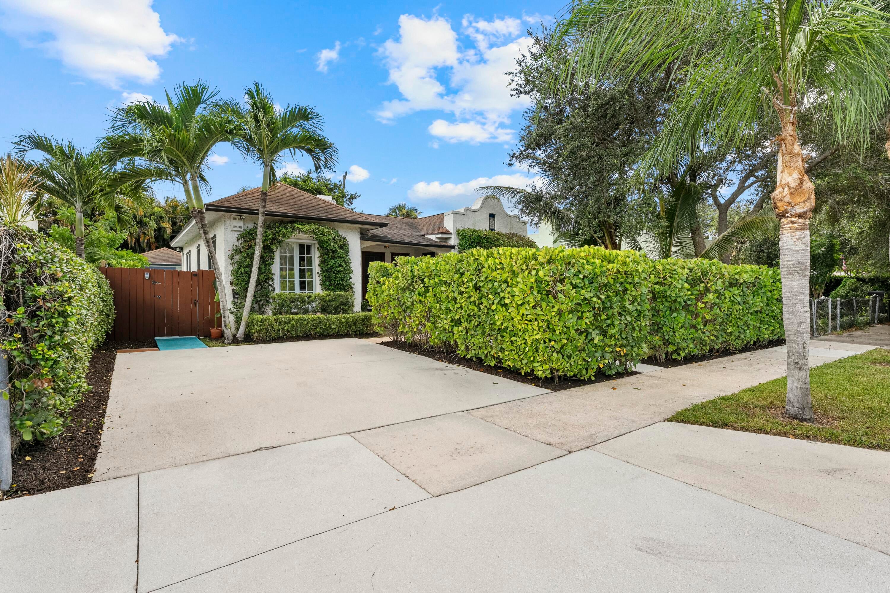 416 WESTWOOD Road