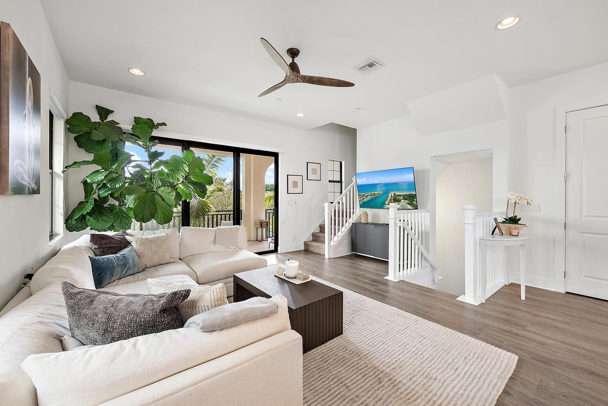 ALTON - Residential Lease