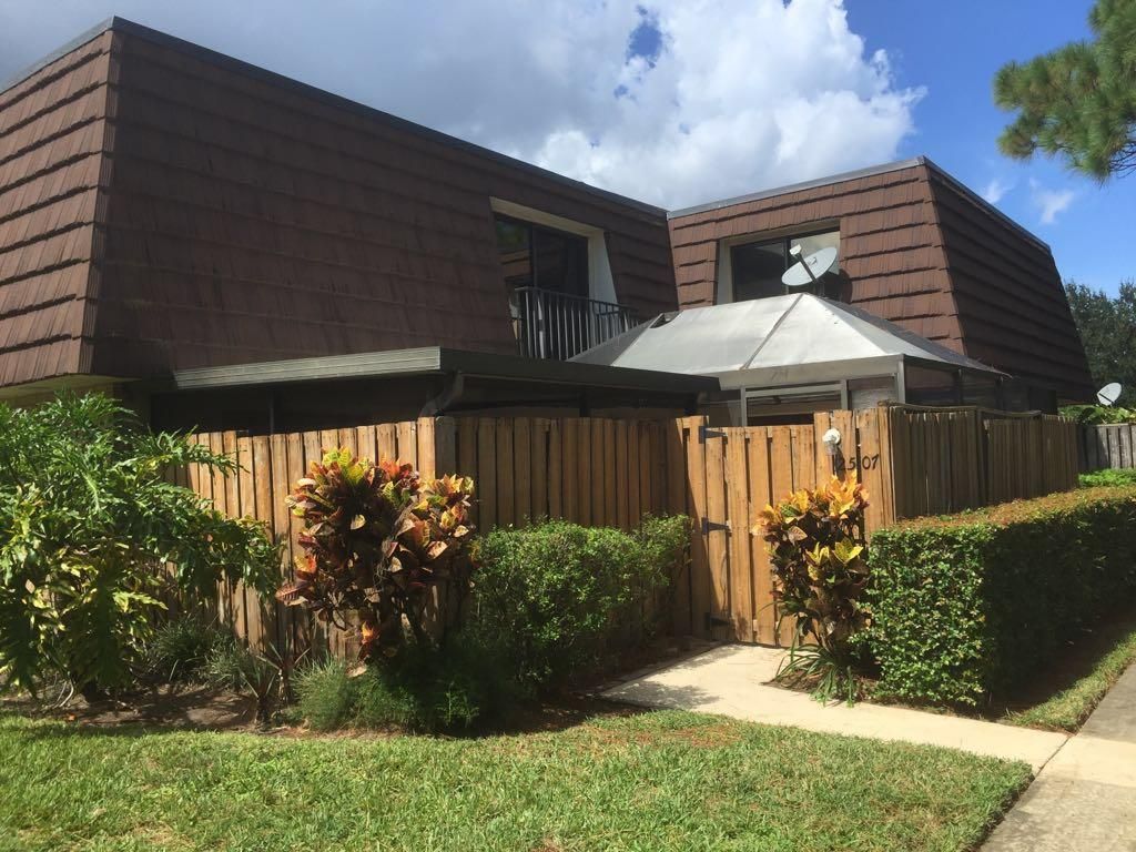 Photo of 2507 25th Lane, Palm Beach Gardens, FL 33418 (MLS # R10814006)