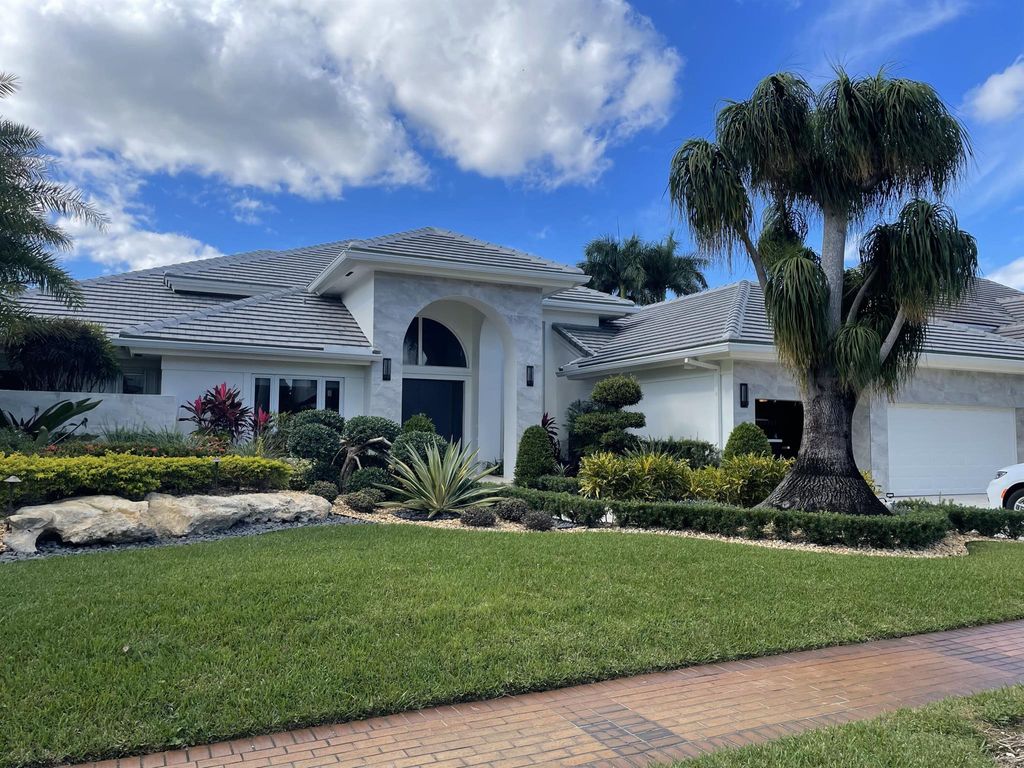 Photo of 6963 Queenferry Circle, Boca Raton, FL 33496 (MLS # R10939686)