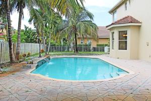 PASADENA AT PEMBROKE SHORES - Residential Lease