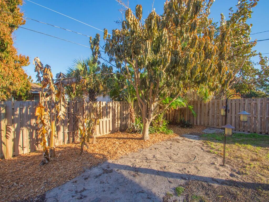 VERO BEACH HIGHLANDS UNIT 4 - Residential