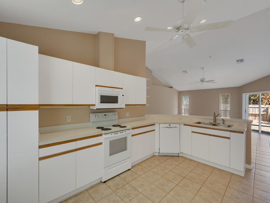 VERO BEACH HIGHLANDS UNIT 4 - Residential