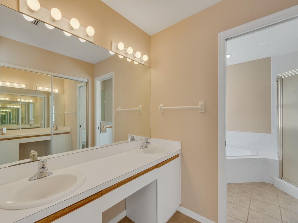 VERO BEACH HIGHLANDS UNIT 4 - Residential