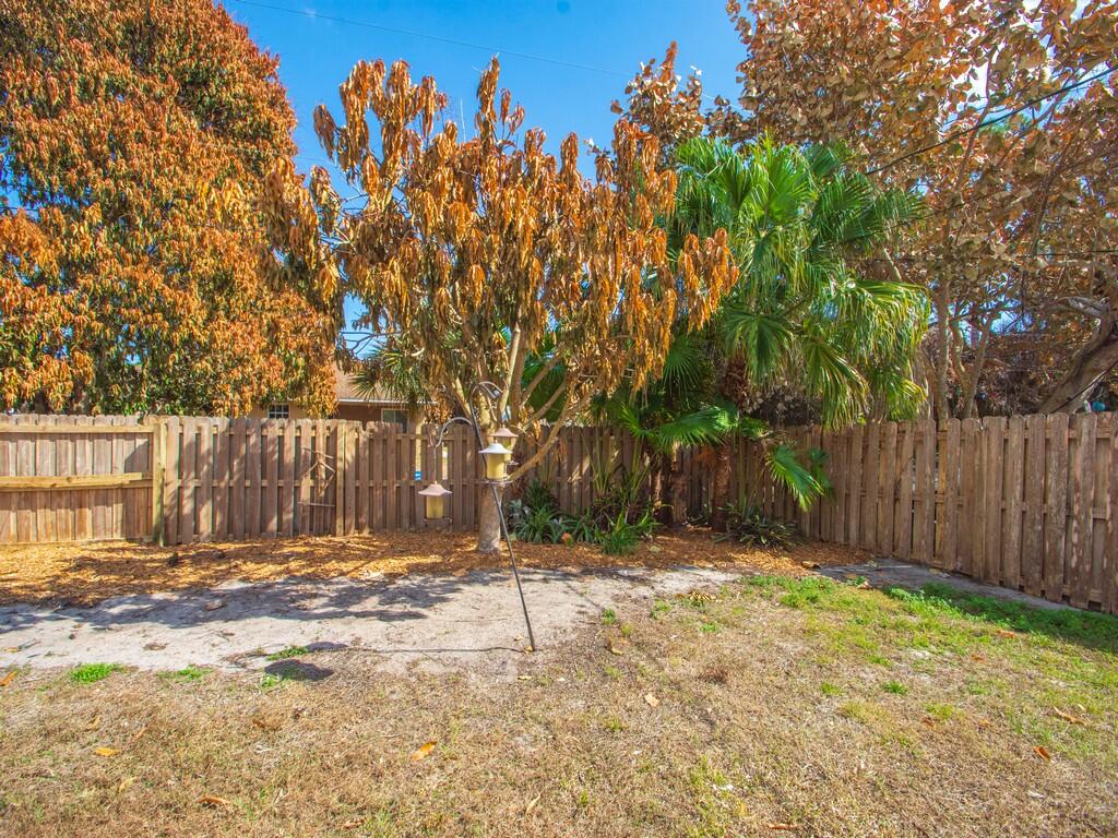 VERO BEACH HIGHLANDS UNIT 4 - Residential