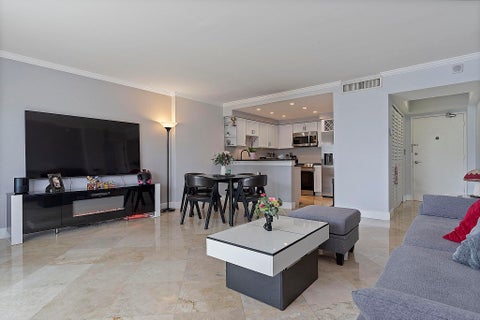 Tiny photo for 2900 NE 30th Street #Apt 8j, Fort Lauderdale, FL 33306 (MLS # B26036675)