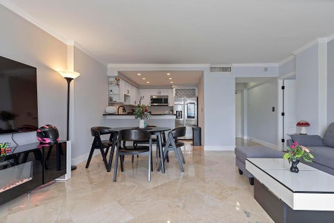 Tiny photo for 2900 NE 30th Street #Apt 8j, Fort Lauderdale, FL 33306 (MLS # B26036675)