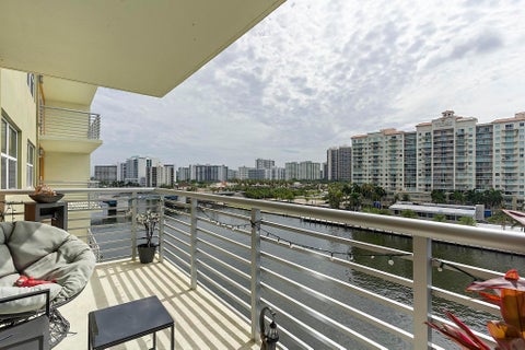 Tiny photo for 2900 NE 30th Street #Apt 8j, Fort Lauderdale, FL 33306 (MLS # B26036675)