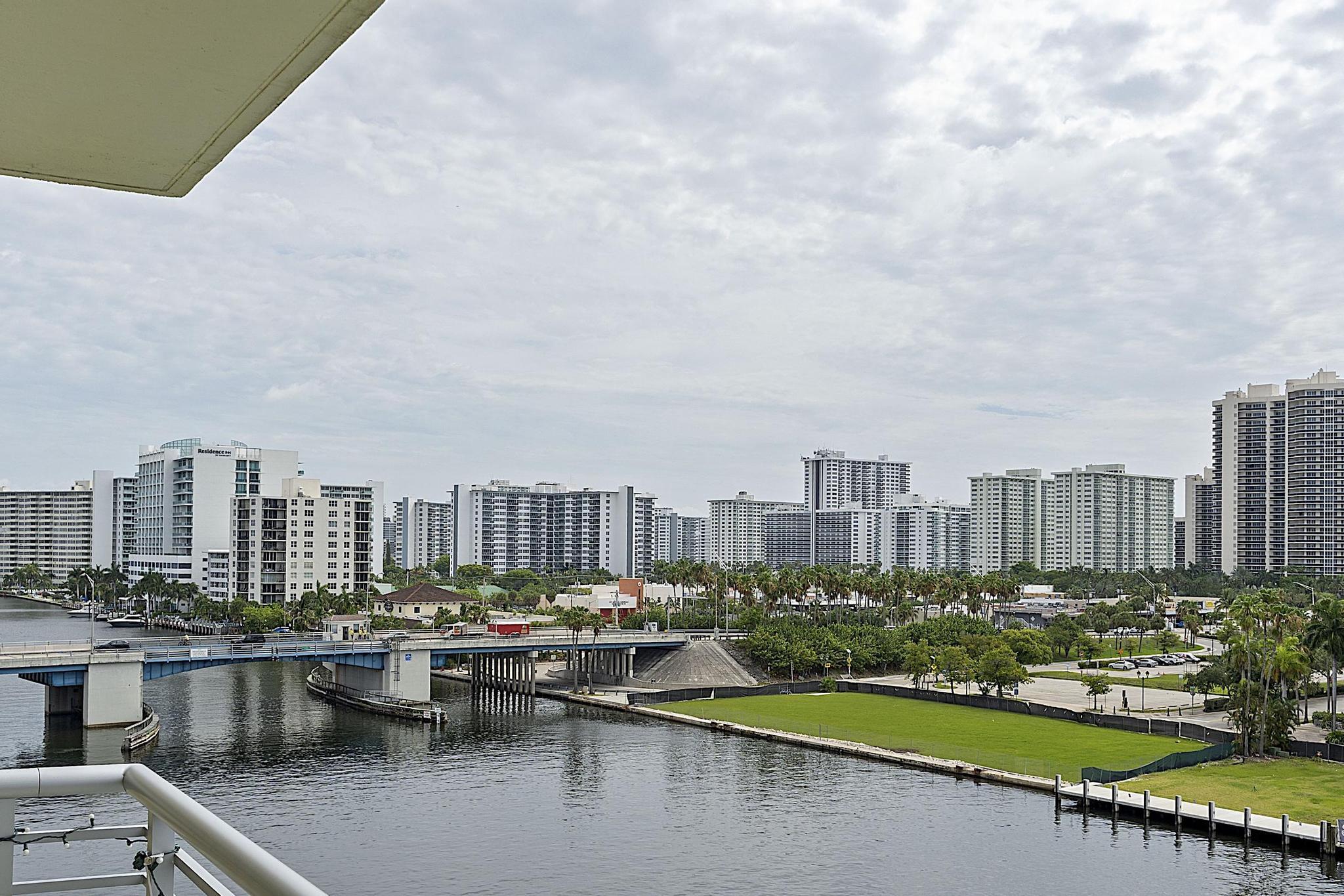 2900 NE 30th Street Apt 8j