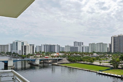 Tiny photo for 2900 NE 30th Street #Apt 8j, Fort Lauderdale, FL 33306 (MLS # B26036675)