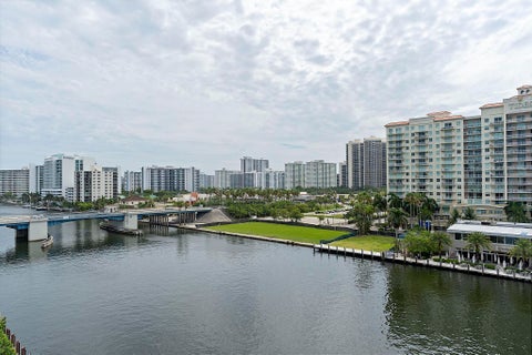 Tiny photo for 2900 NE 30th Street #Apt 8j, Fort Lauderdale, FL 33306 (MLS # B26036675)