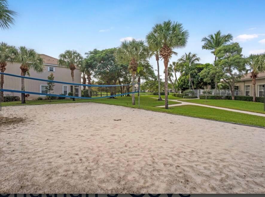 PALMBROOKE TOWNHOMES - Residential Lease