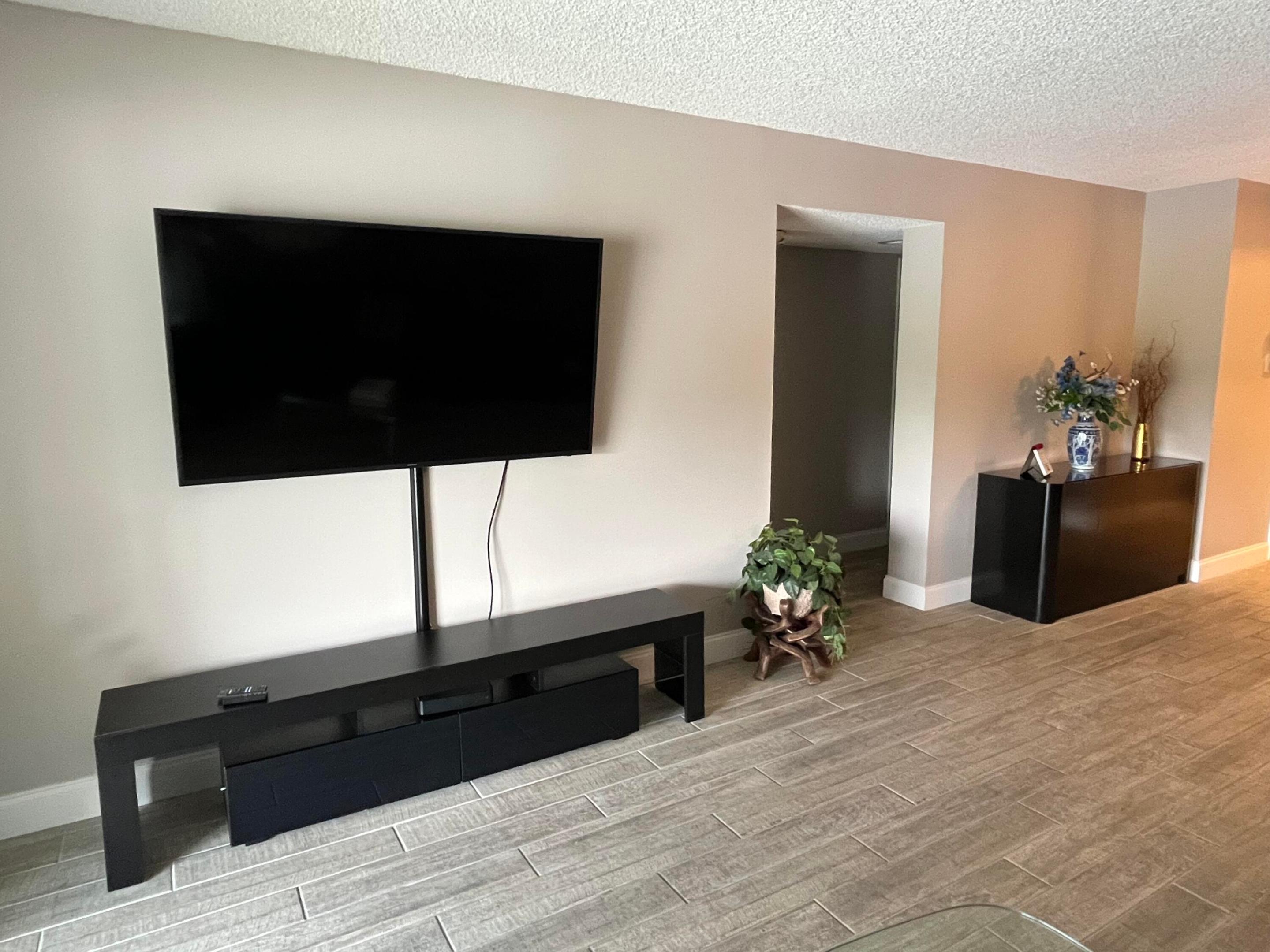 HUNTINGTON LAKES SEC FOUR CONDOS - Residential