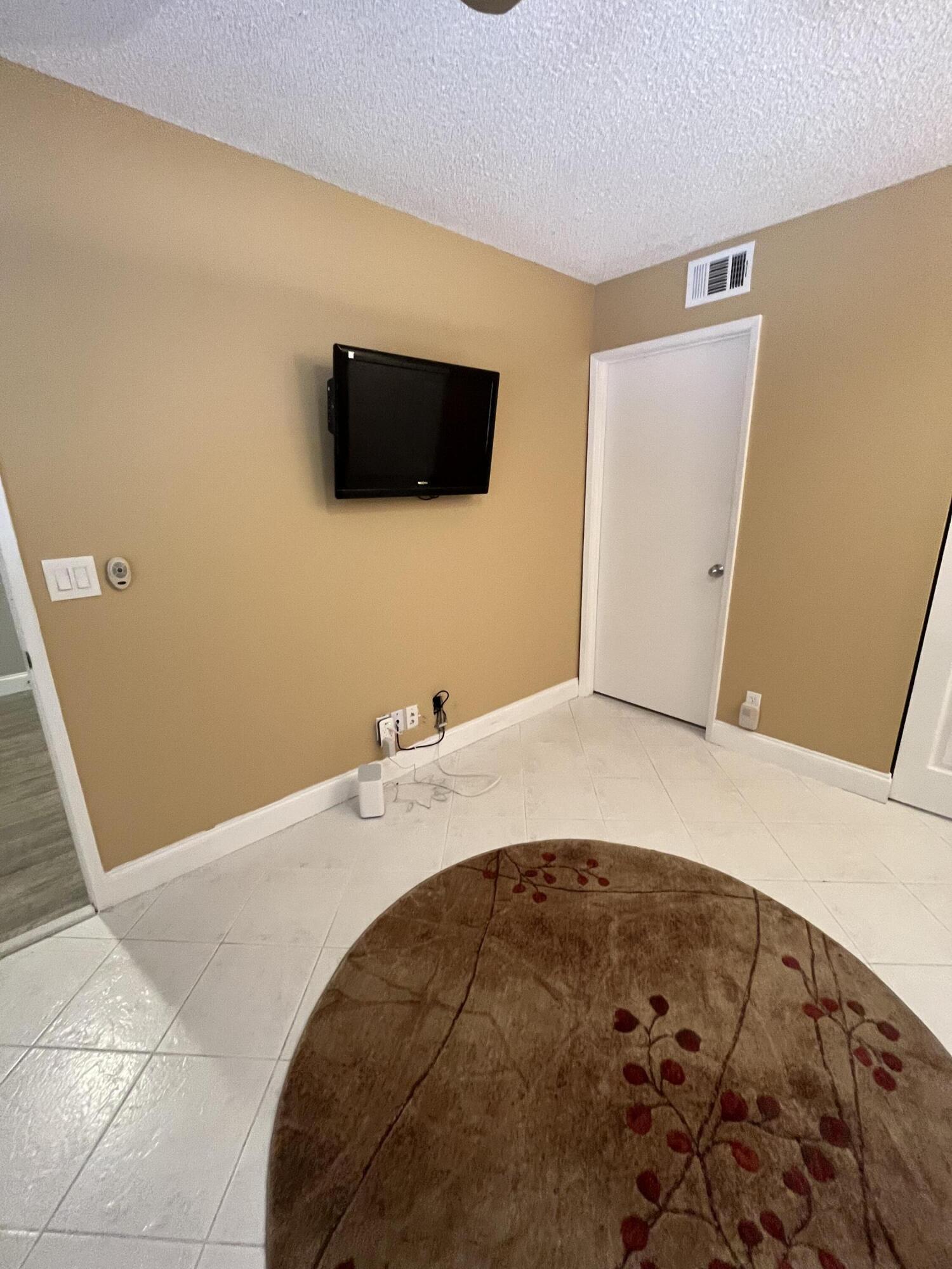 HUNTINGTON LAKES SEC FOUR CONDOS - Residential