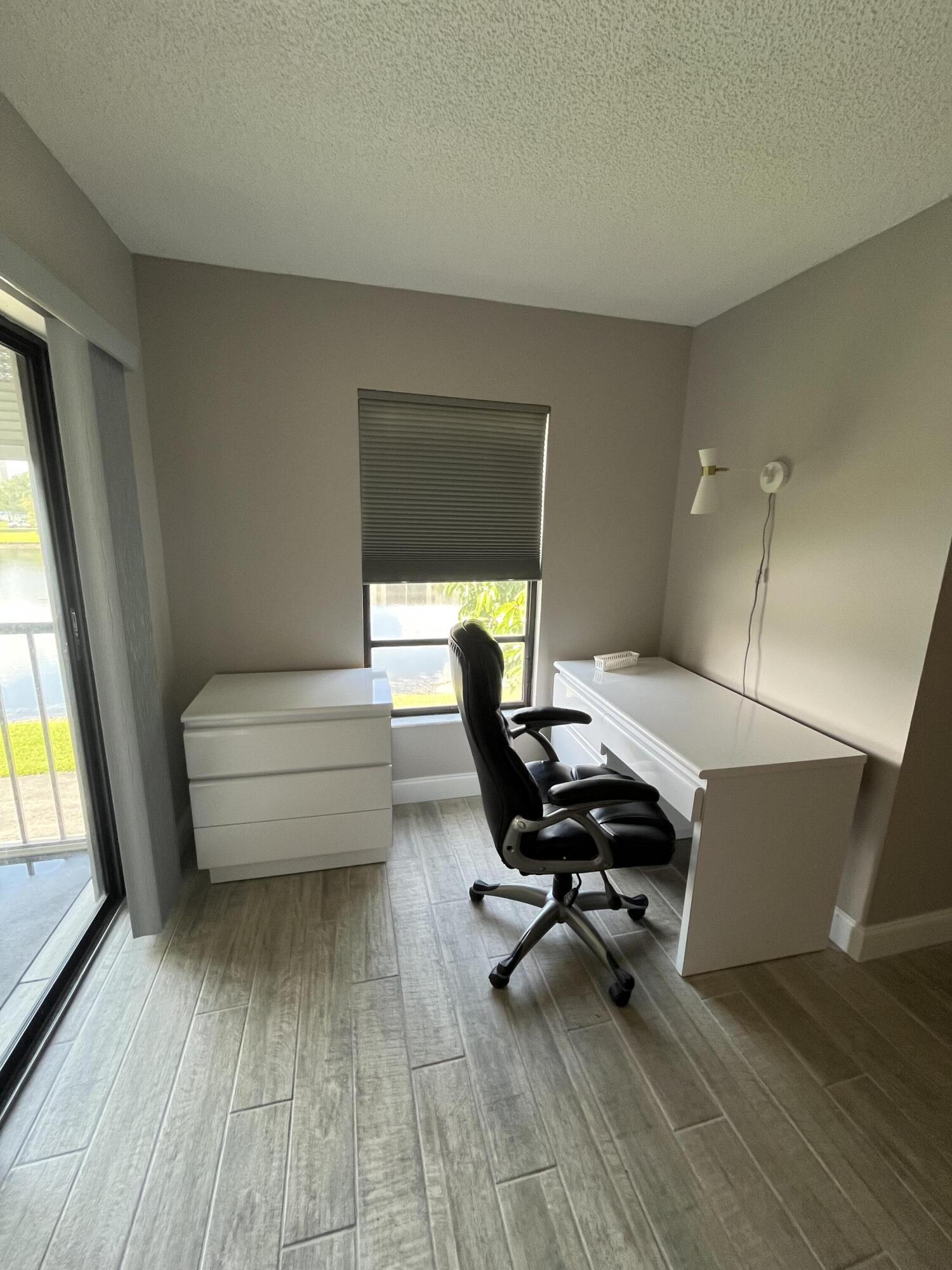 HUNTINGTON LAKES SEC FOUR CONDOS - Residential