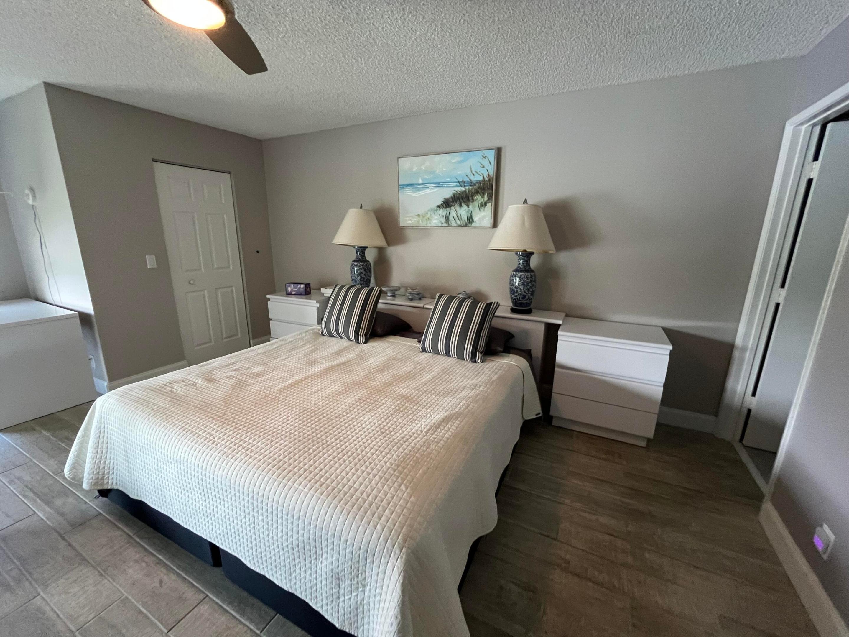 HUNTINGTON LAKES SEC FOUR CONDOS - Residential